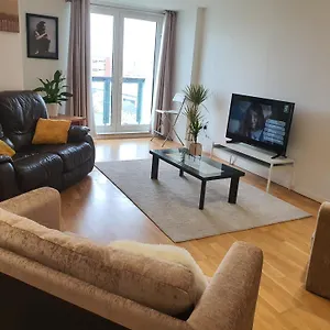 https://luxurious-flat-overlooking-canay-wharf.cambridgehotelsuk.com